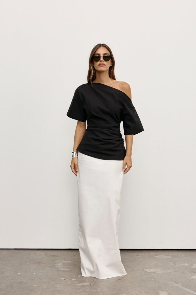 SUKI TOP - BLACK 1